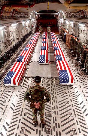 http://leftofdayton.files.wordpress.com/2007/10/soldiers-caskets-on-plane.jpg
